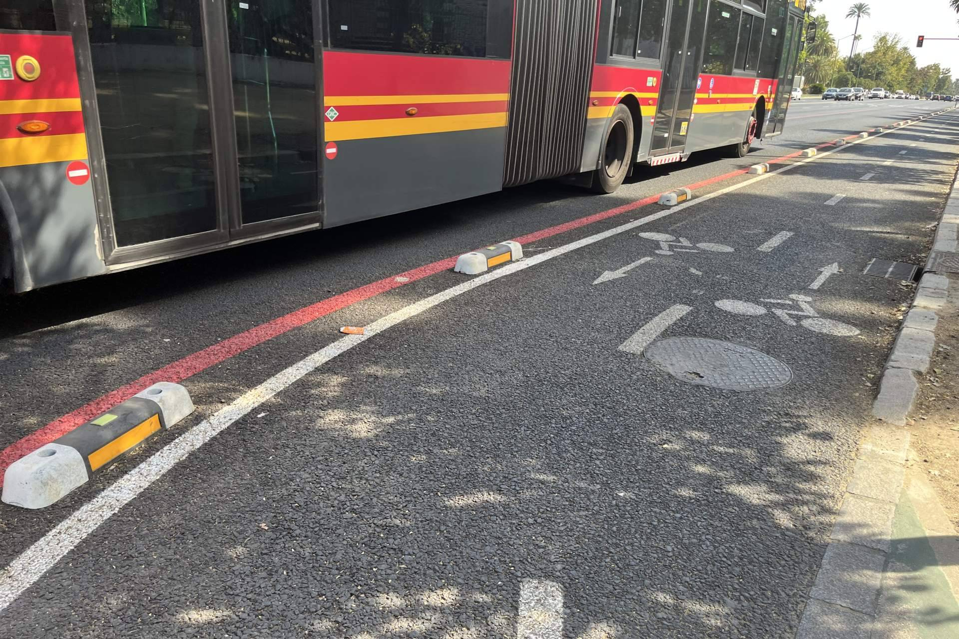 Crece la implantación del separador de carril bici fotoluminiscente de Abadecom Urban en entornos urbanos