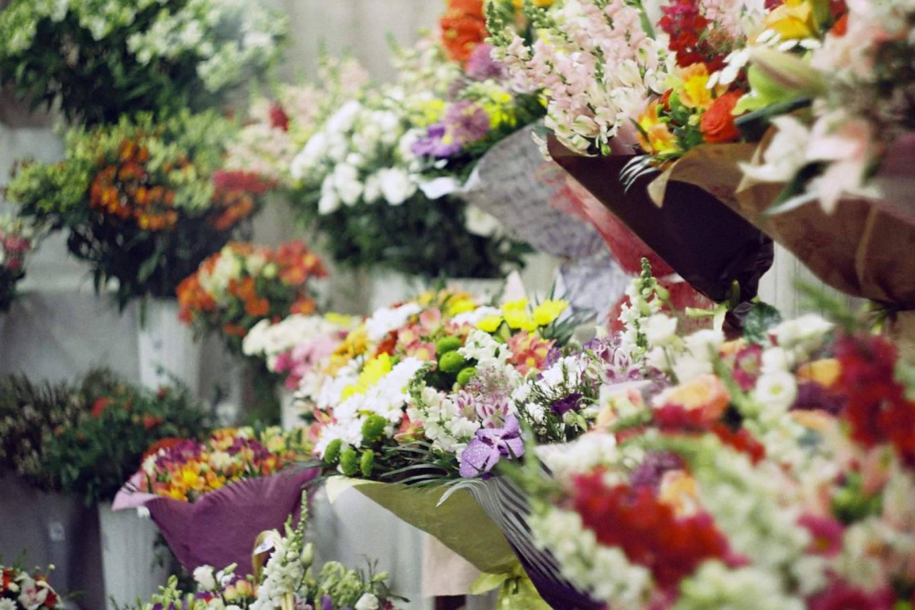 Arreglos florales con sello local, La Rosa de Oro, referencia como floristería en Sevilla