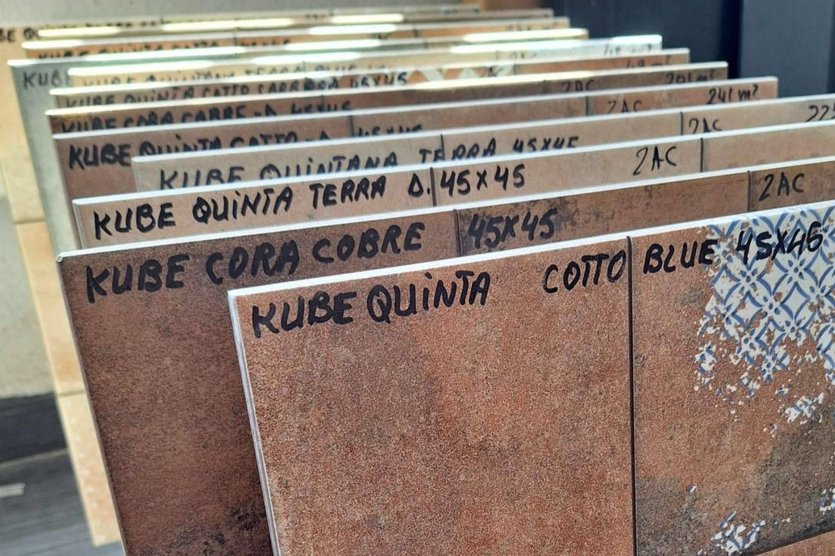 Artegres apuesta por grandes lotes de azulejos cerámicos outlet con disponibilidad inmediata en Castellón
