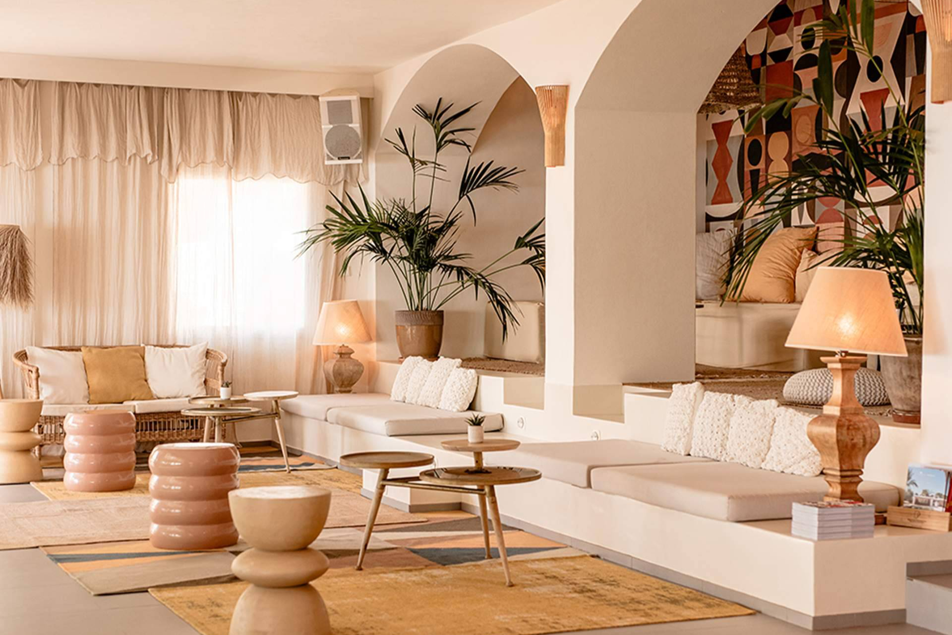 El nuevo lujo en Ibiza pasa por Aiyanna; gastronomía, yoga y exclusividad a pie de playa