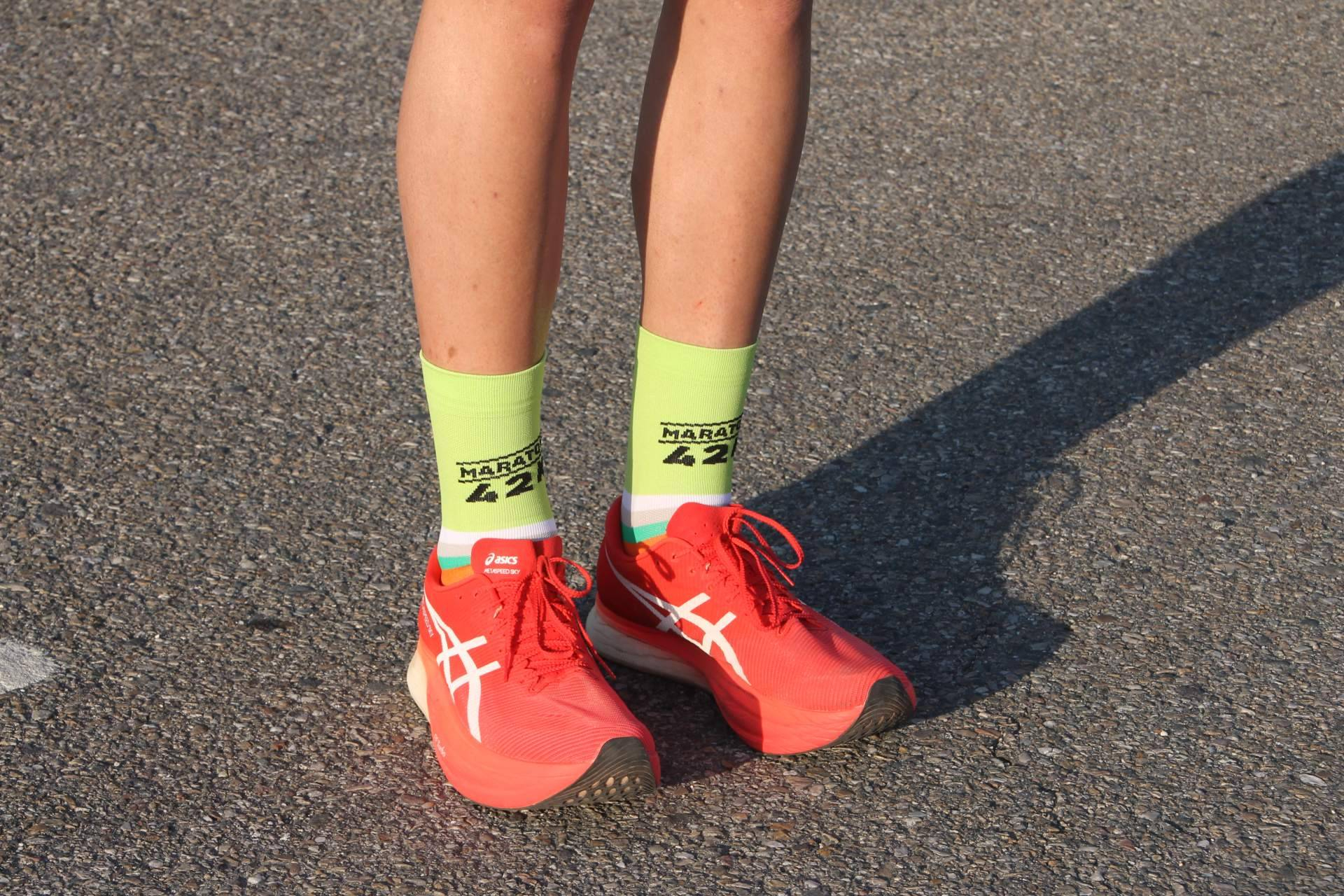 Correr una maratón empieza por los pies, la relevancia de unos buenos calcetines