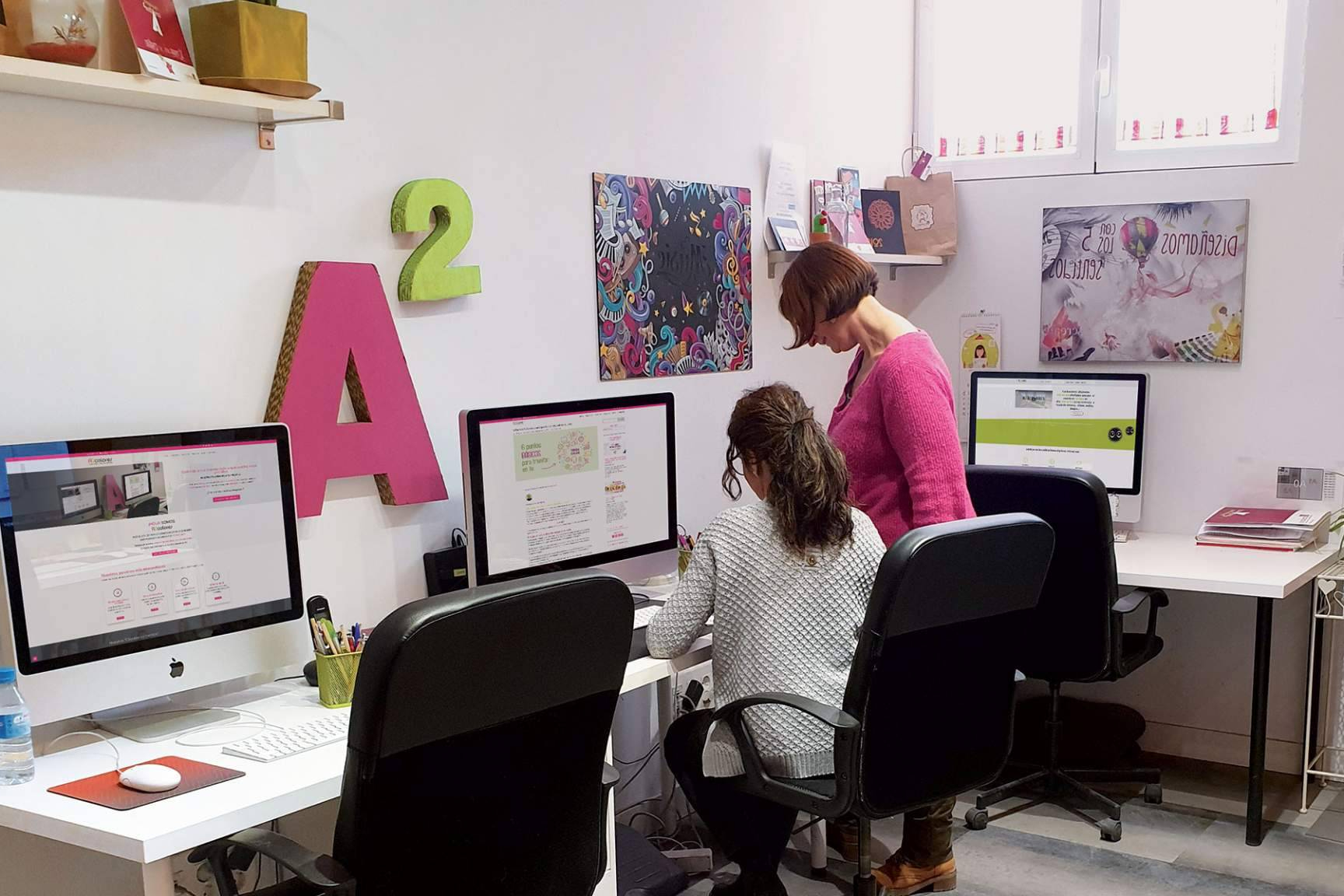 A2 Colores potencia la imagen de marca con diseño gráfico y marketing digital personalizado