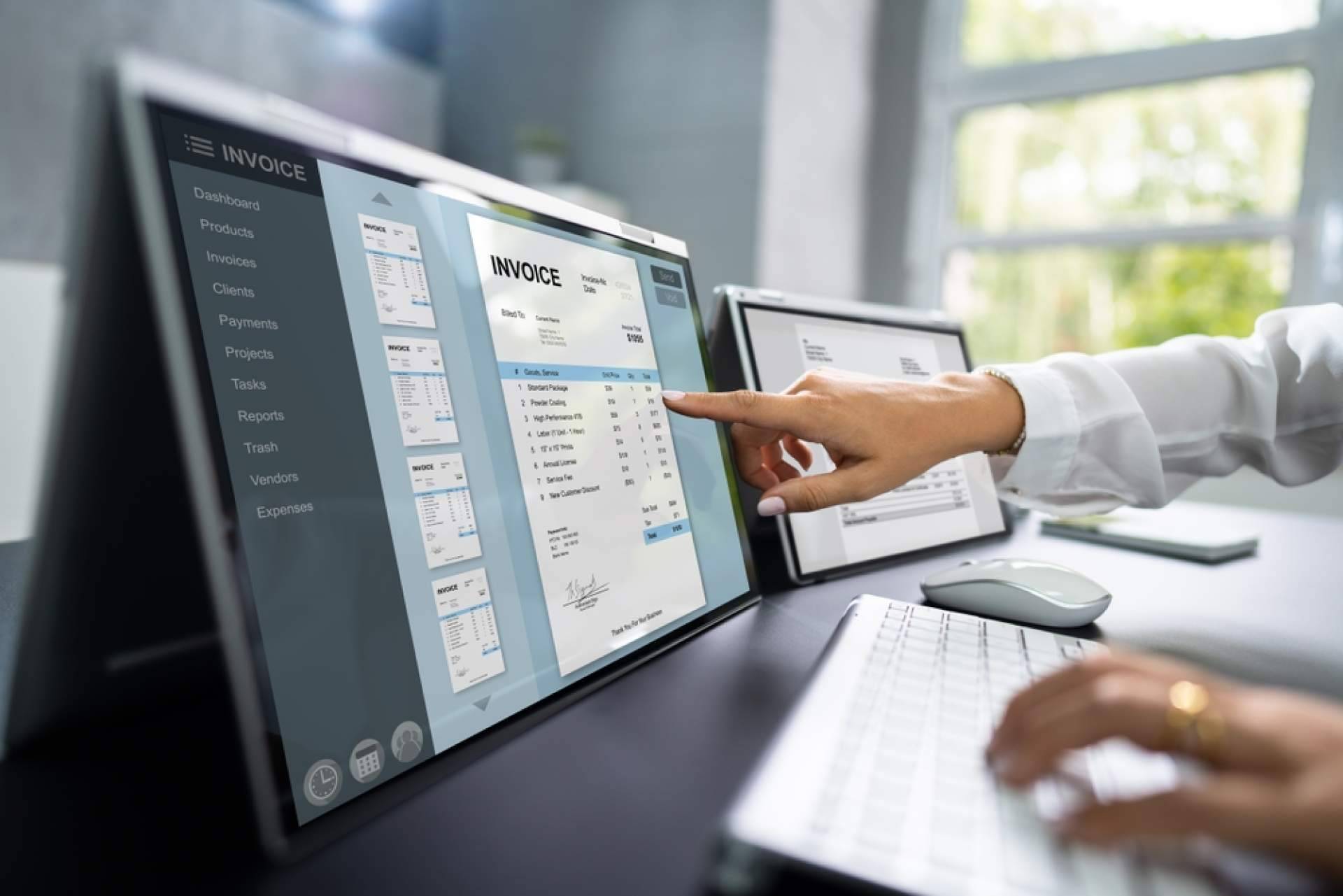 CRM Marca Blanca para revender bajo marca propia; VeriFactu y control horario conectados