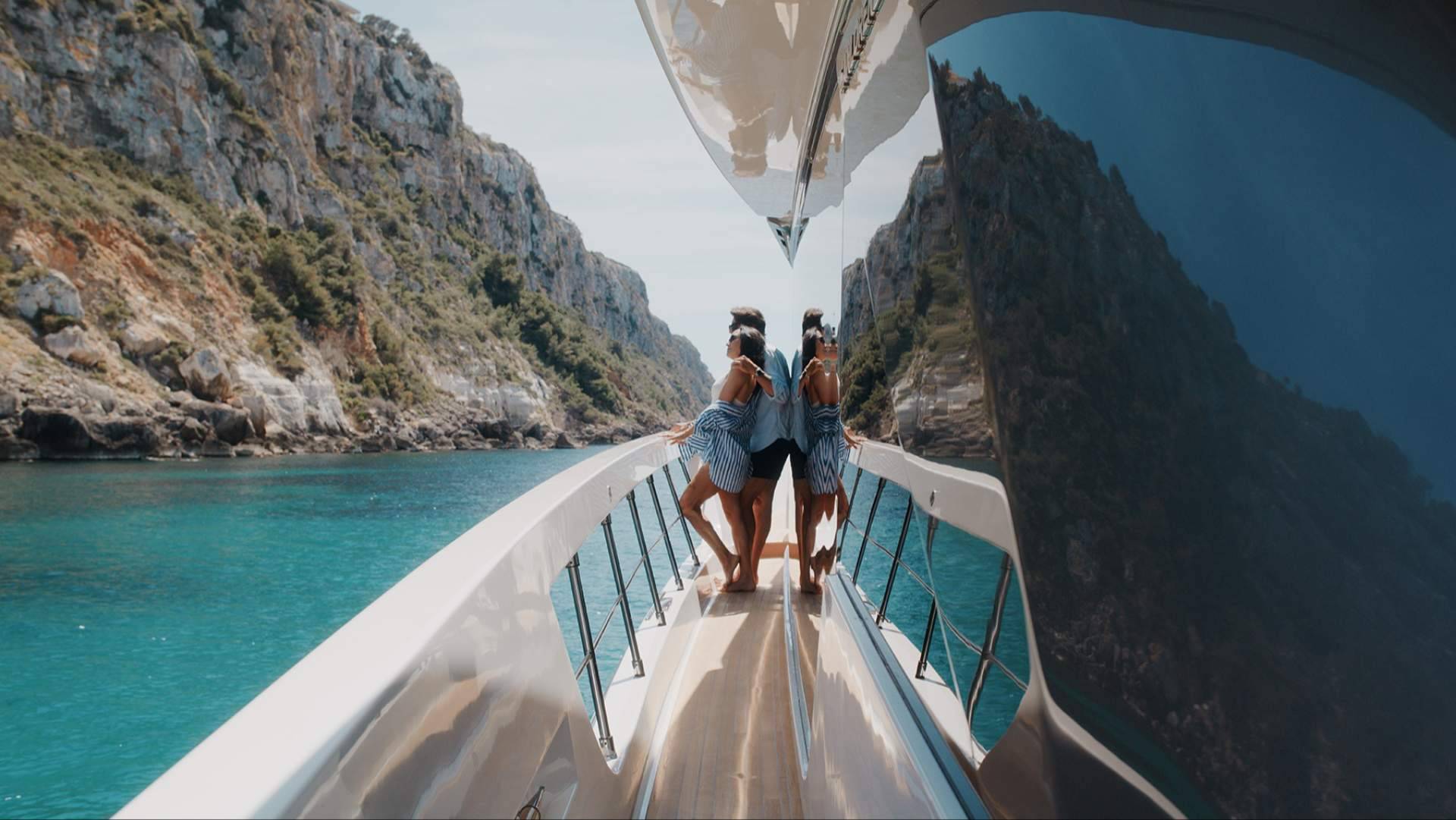 Guía ‘motor yacht charter Ibiza’, cuánto cuesta y cómo elegir el yate a motor ideal para navegar por las Baleares