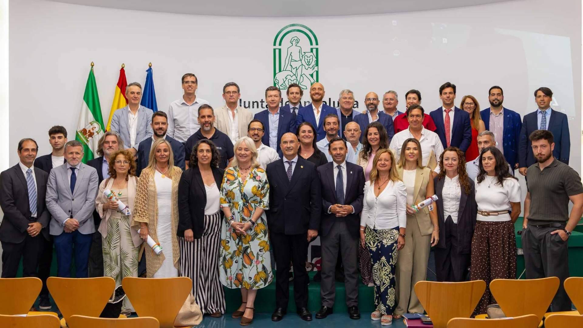 Acuerdo de análisis en Cádiz, El Consejo General API, el Senado y la Junta de Andalucía examinan a fondo