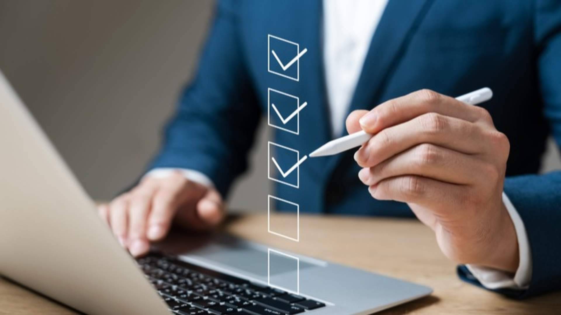 Paxzu analiza los criterios que utilizan las empresas para elegir una agencia de marketing digital en Colombia