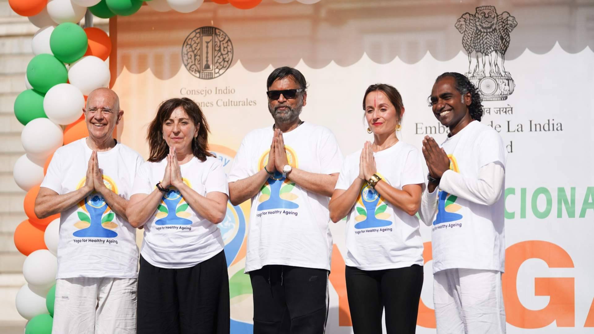 Cerca de mil personas han participado en el Día Internacional del Yoga organizado por la Embajada de la India en Madrid