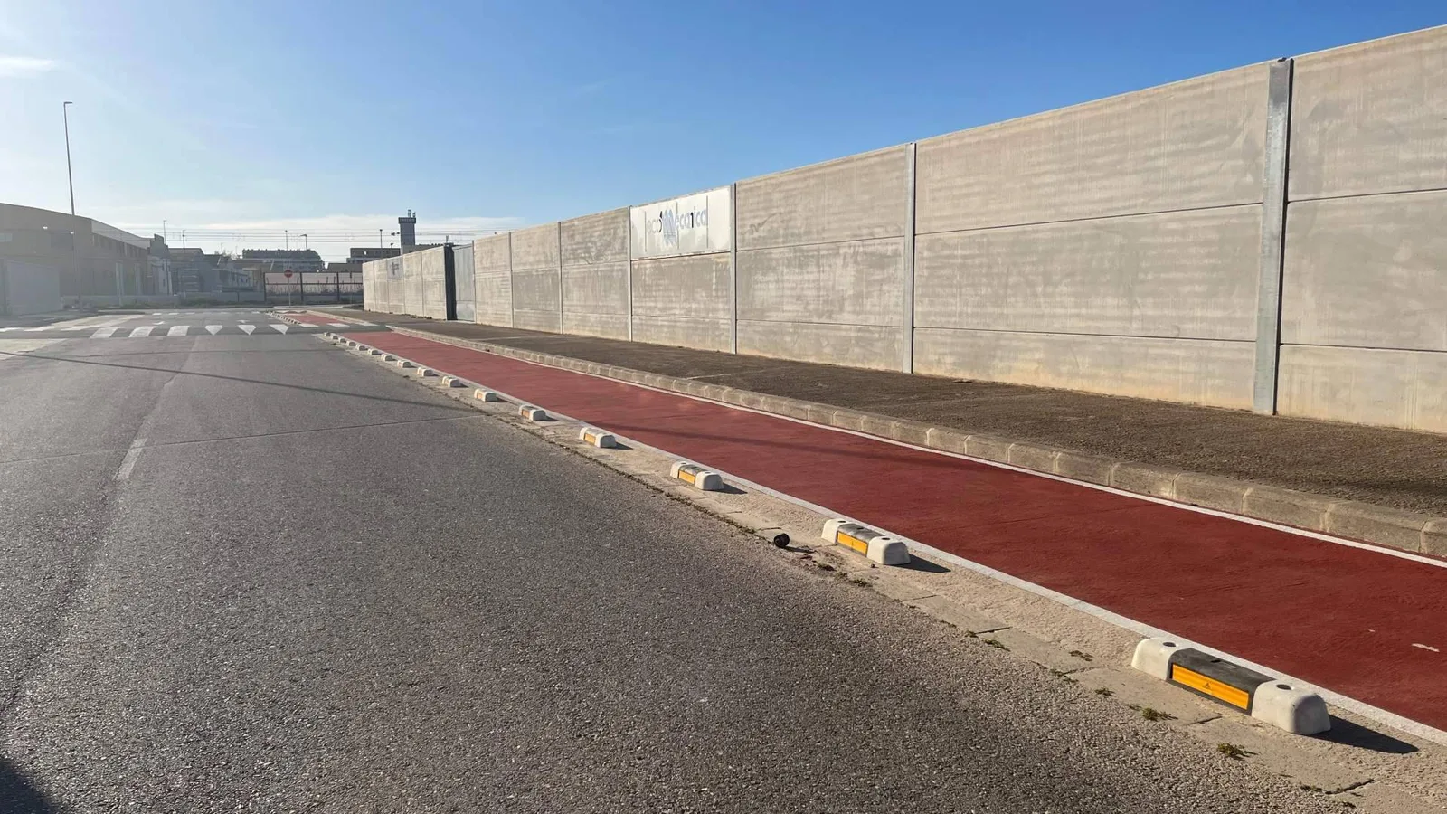 CicloLux llega a Valencia con 4 nuevos kilómetros de separadores para carril bici fotoluminiscente
